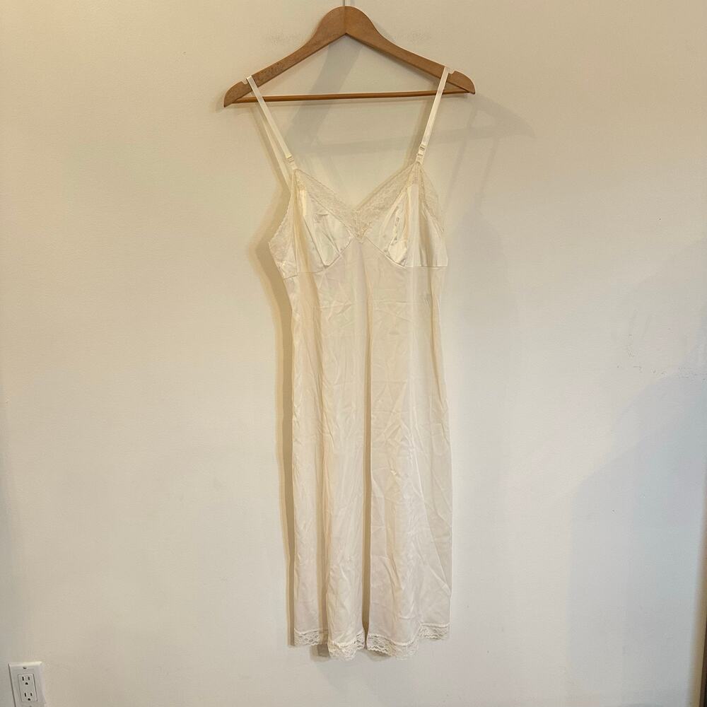 Vintage Vanity Fair Nylon Nightgown sz 36 M Cream Nylon Slip Antron III